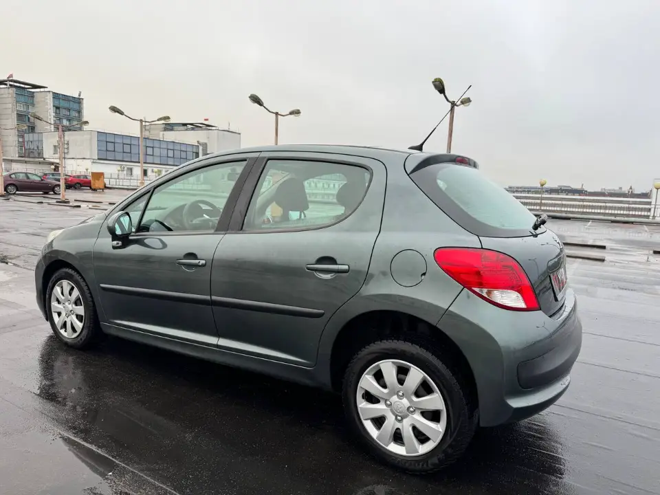 PEUGEOT 207